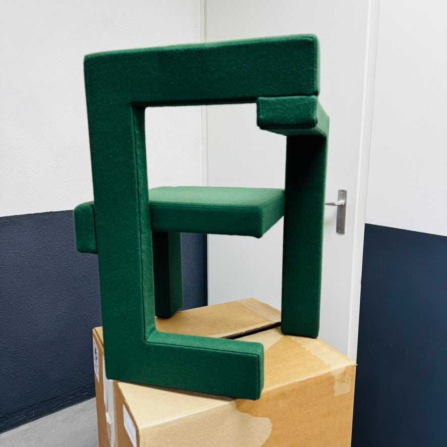 Rietveld Steltman Stuhl, links, grün gepolstert – Ikonisches Design von Gerrit Rietveld