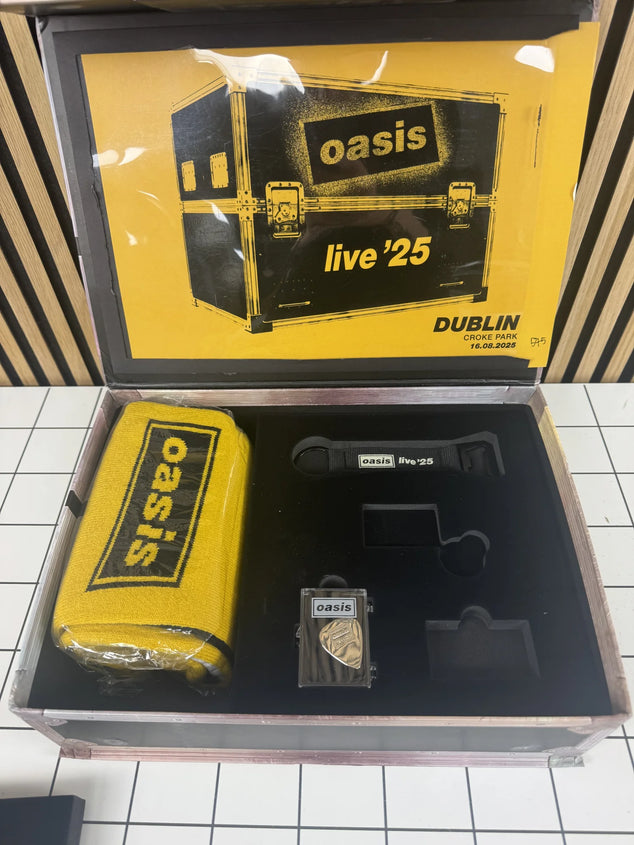Oasis Live '25 VIP Box incompleet