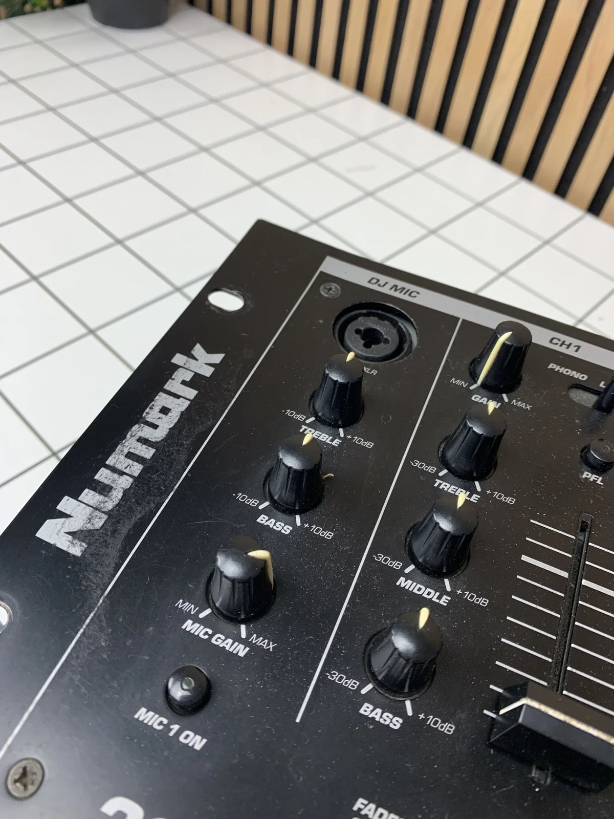 Numark 200FX MKII - 4 Channel Effects Mixer