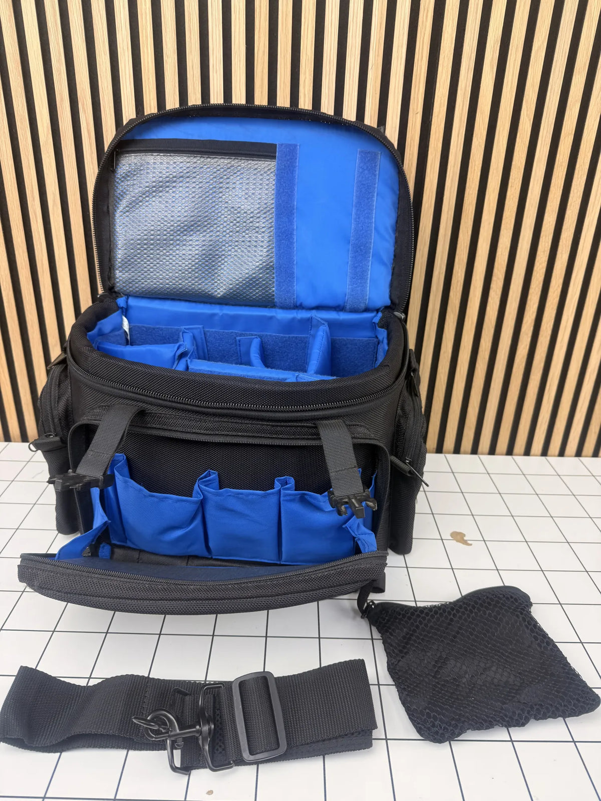 compact AW camera tas