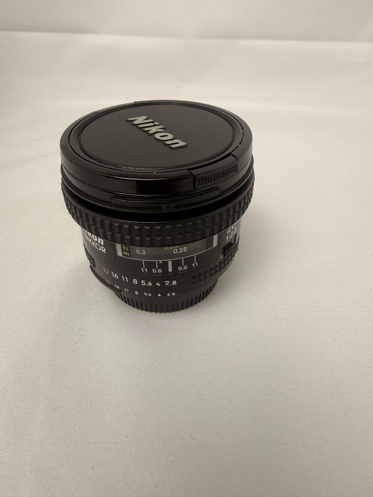 lens AF Nikkor 20mm f/2.8D