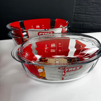 Konvolut – Pyrex-Auflaufformen 28 x 20 cm (2,5 l) und 33 x 20 cm (4,1 l) + Deckel