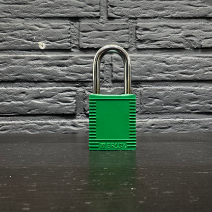 Brady Wetterfestes Sicherheitsschloss aus Nylon und Stahl – Maximaler Schutz in jeder Umgebung