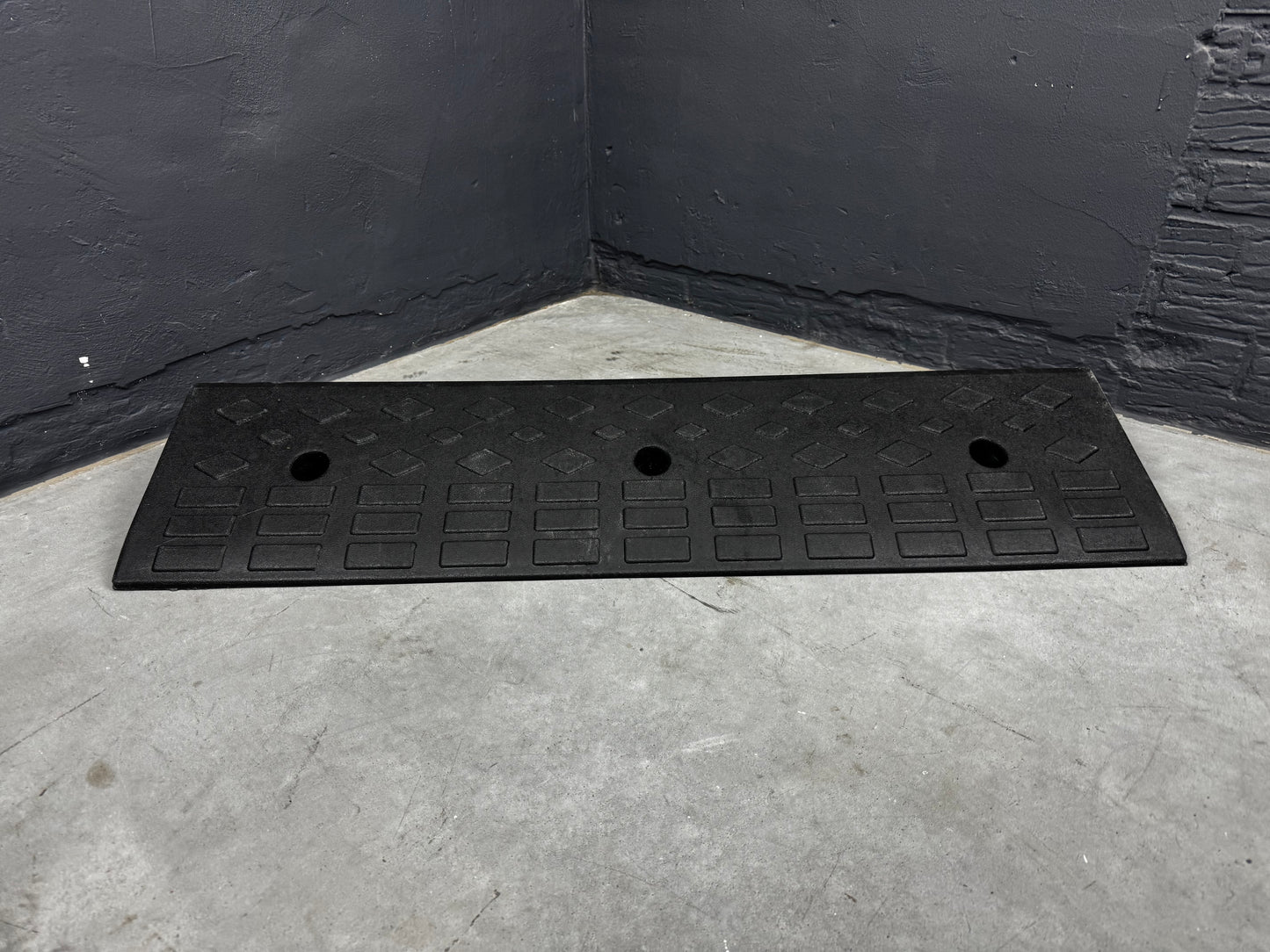 Bordstein BR22 Schwellenrampe – 100 x 980 mm | schwarz | Sicher und barrierefrei