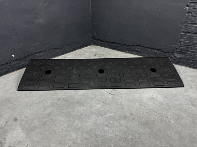 Bordstein BR22 Schwellenrampe – 100 x 980 mm | schwarz | Sicher und barrierefrei