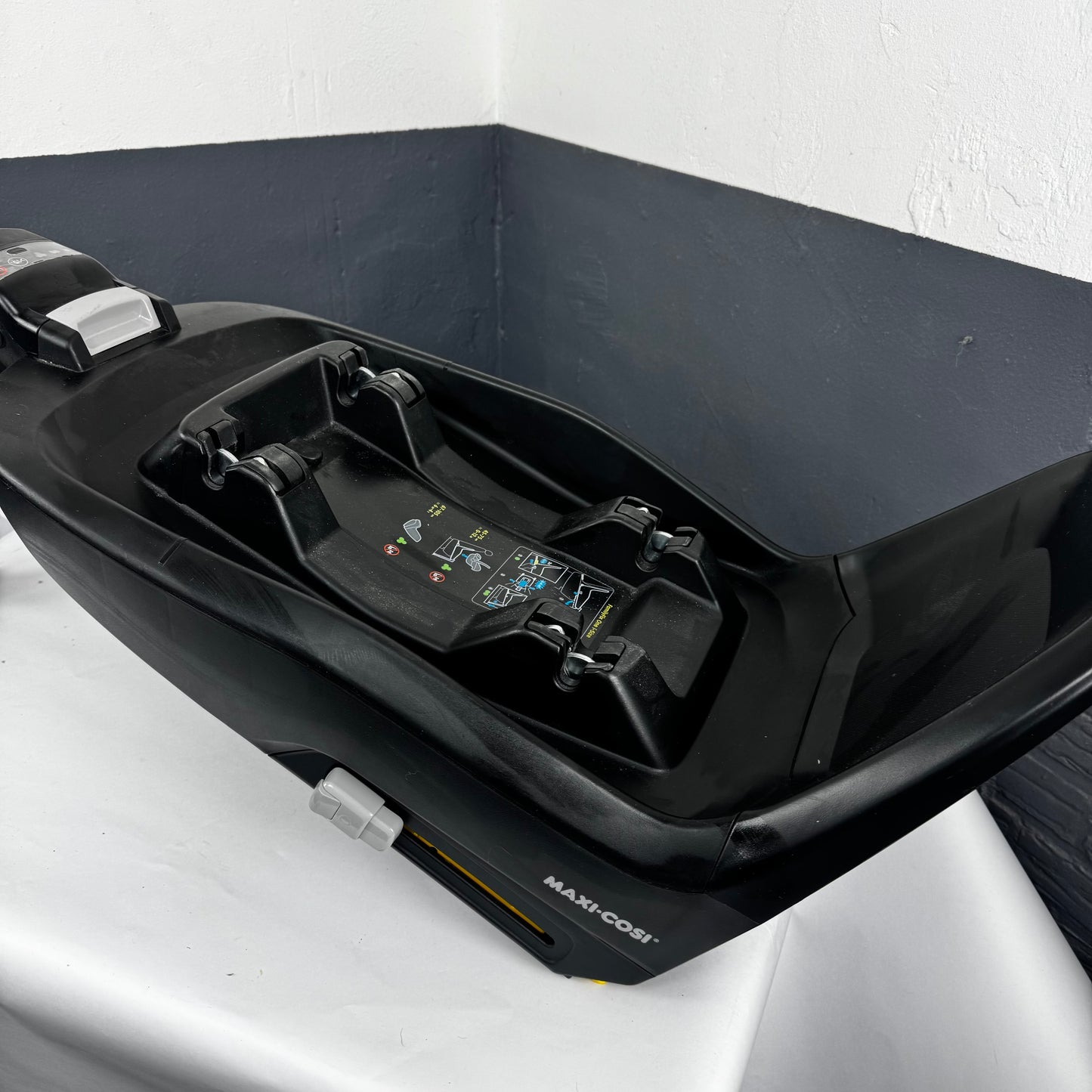 Maxi-Cosi FamilyFix One i-Size Isofix-Basis + Autositz – Gebraucht