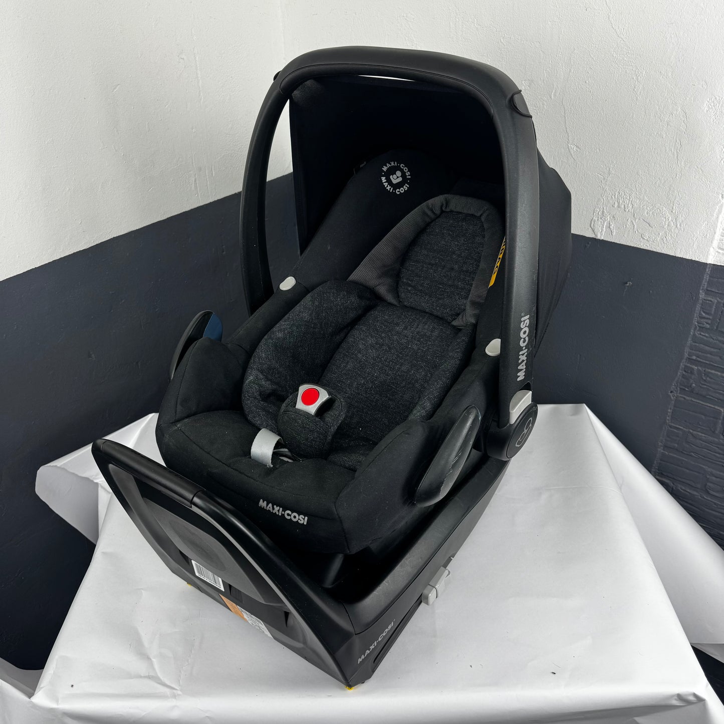 Maxi-Cosi FamilyFix One i-Size Isofix-Basis + Autositz – Gebraucht