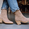 Tango | Ella square 9-e taupe suede western ankle boot - natural heel/sole | Maat: 38
